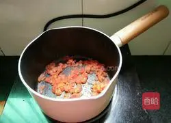 Illustration of how to make tomato, beef and carrot noodles 3