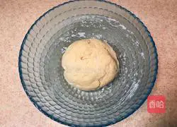 Illustration of how to make scissor noodles with tomatoes poured with oil 5