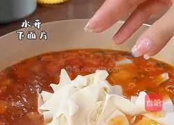 Illustration of how to make tomato and egg noodle soup 5