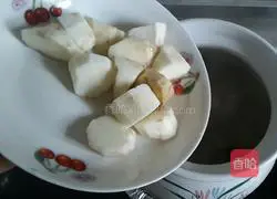 Illustration of how to make wolfberry and yam pork ribs soup 6