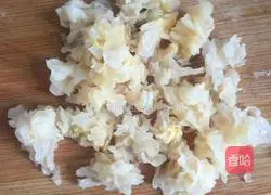 Illustration of how to make apple and white fungus nutritional soup 6