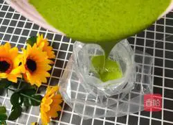 Illustration of how to make spinach bird's nest rolls 9