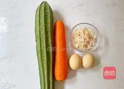 Illustration of how to make dried shrimps and loofah soup 1