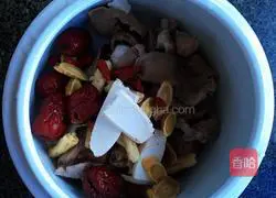 Illustration of how to make healthy and nourishing pig heart soup 6