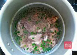 Illustration of how to make peanut lotus root and pork ribs soup 8