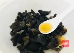 Illustration of how to make cold black fungus 10
