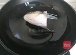 Illustration of how to make fish head and tofu soup 5