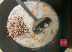 Illustration of how to make coconut milk, gorgon and fragrant taro pot 6