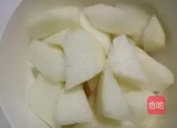 Illustration of how to make rock sugar, snow pear and tremella soup 2