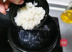 Illustration of how to make sweet glutinous rice canned yellow peach soup 6