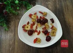 Recipe for Tremella, Red Dates and Wolfberry Beauty Soup 2