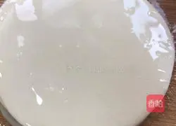 Illustration of how to make egg rolls with dumpling skin 3