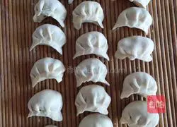 Illustration of how to make leek and egg dumplings 19