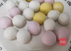Illustration of how to make fruit glutinous rice balls 1