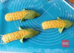 Illustration of how to make corn buns 16