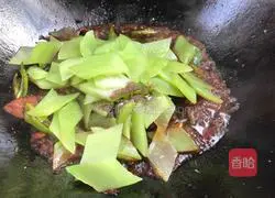 Home-style stir-fried pork slices Illustration 13