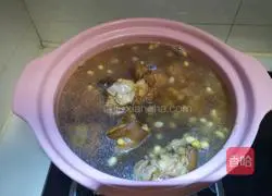 Illustration of how to make soybean stewed pig's feet 8