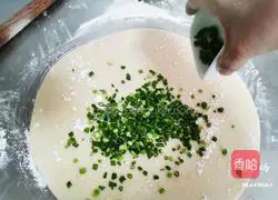 Illustration of how to make Thousand Layer Scallion Pot Helmet Bun 7