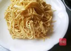 Illustration of how to make Yangzhou hot dried silk (family version) 4