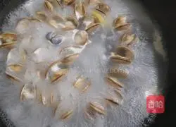 Illustration of how to make fresh white clam soup 6