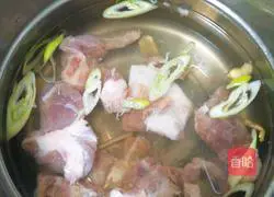 Illustration of how to make yam and corn ribs soup 2