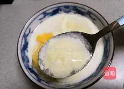 Illustration of how to mix ginger with milk 11