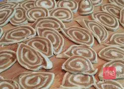 Old Beijing Snacks ~ Illustration of How to Make Cat Ears 10