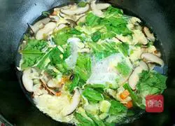 Illustration of how to make hibiscus fresh vegetable soup 7