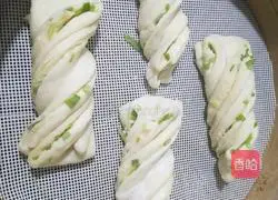 Illustration of how to make fried rolls 16