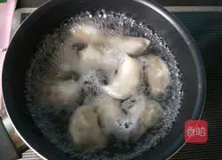 Illustration of how to make dumplings stuffed with sophora flower stuffing 15