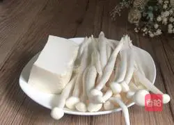 White Jade Mushroom and Tofu Soup Recipe Illustration 1