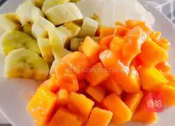 Illustration of how to make papaya milkshake 1