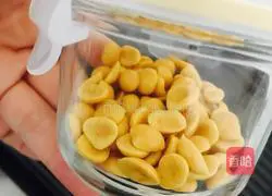 Illustration of how to make egg yolks and beans melt in your mouth 8