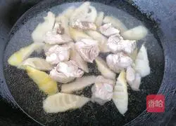 Spring Bamboo Shoots and Spare Ribs Soup Practice illustration 8