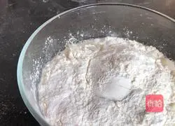 Illustration of how to make steamed buns with grass on the head 2