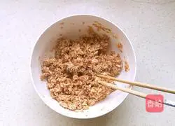 Illustration of how to make pork and lotus root buns 4