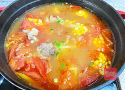 Illustration of how to make tomato, corn, potato and pork ribs soup 15