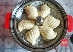 Illustration of how to make soft and delicious flower oil rolls 15