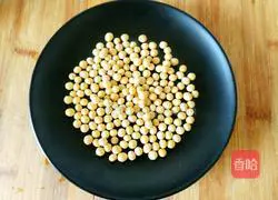  Illustration of how to make black bean, walnut and soy milk 1