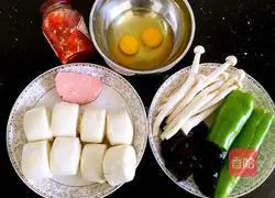 How to make fried steamed buns with chilli and eggs Illustration 1