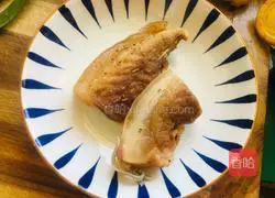 Illustration of how to stir-fry bacon with garlic sprouts 1