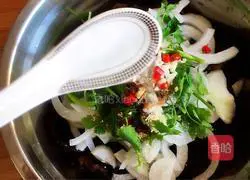 Illustration of how to make onions mixed with fungus 12