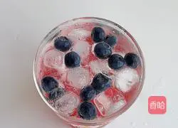 Man Illustration of how to make cranberry soda 9