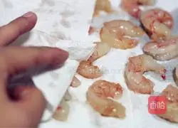Illustration of how to make smooth egg and shrimp 3