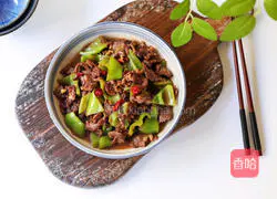 Illustration of how to make fried beef with green pepper 12