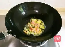 Illustration of how to make vegetable oil shredded pork and spinach soup 3