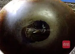 Illustration of how to stew pig trotters 8