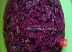 Illustration of how to make cold purple cabbage 1