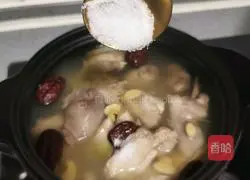 Astragalus and Danggui Chicken Soup Recipe Illustration 8