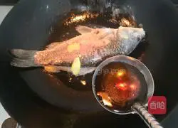 Illustration of how to make crucian carp and winter melon soup 8